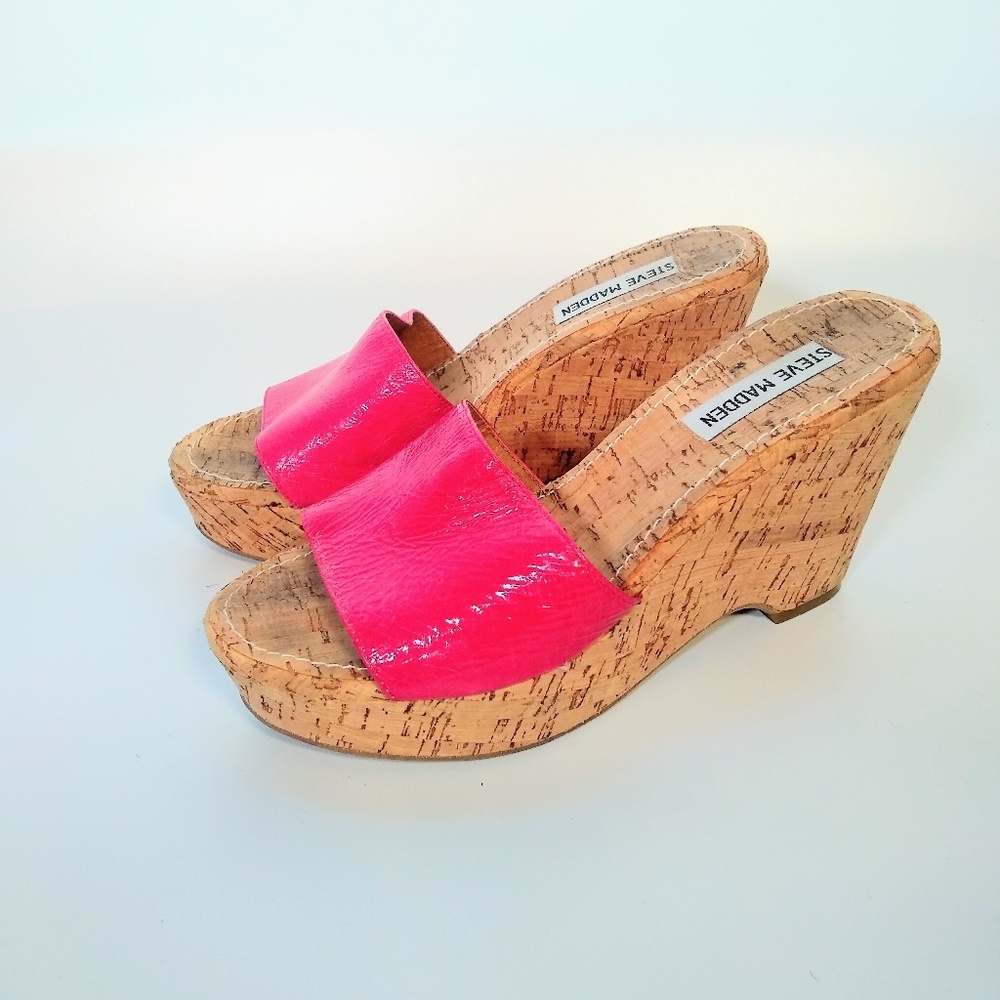 Adorable Barbie pink Steve Madden cork wedges!